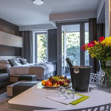 Aparthotel Pecr Deep 4*
