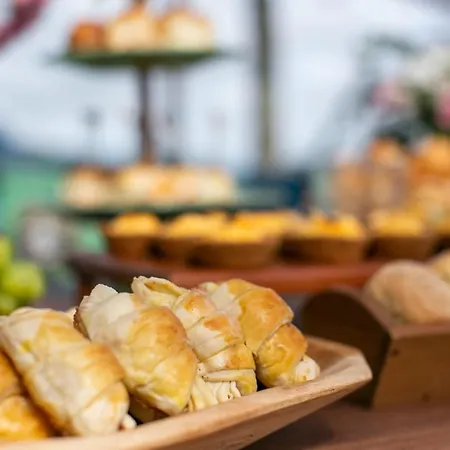 מלון דירות Pecr Deep 4*